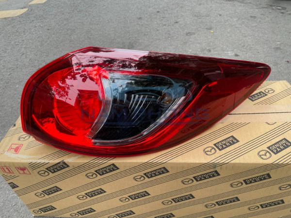 Đèn hậu miếng ngoài Mazda CX5 13-16 không led Xịn RH - KD5451150F