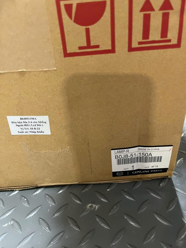 Đèn hậu miếng ngoài RH Mazda 3 2019 - 2022 ( Led Ngắn ) - B0J851150A